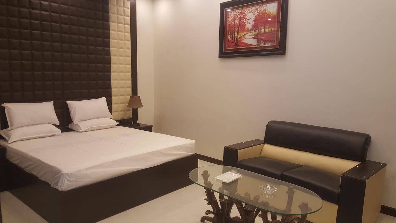 Gulberg Continental Hotel Lahore Exterior photo